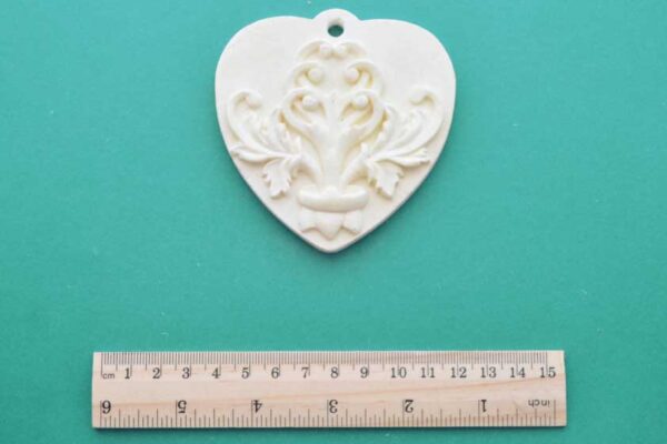 Hanging Scroll Heart Plaque